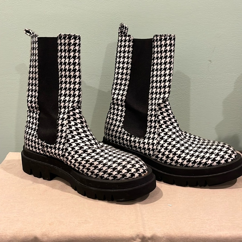 Houndstooth chunky high ankle boots